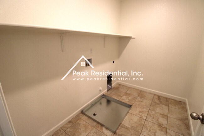 Building Photo - Brand New Rocklin 4bd/3ba House with 2 Car...