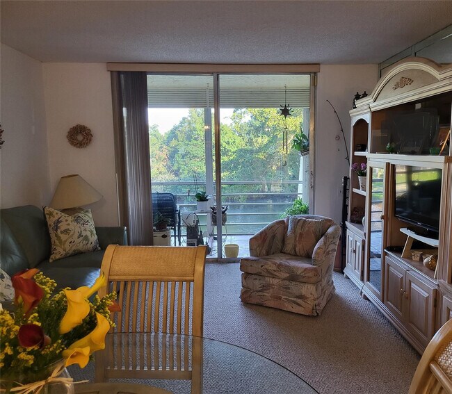 Building Photo - 9070 Lime Bay Blvd