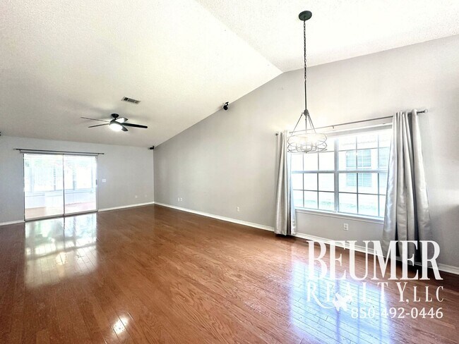 Building Photo - Solar Panel 3bd/2bath Home located Northeast Pensacola