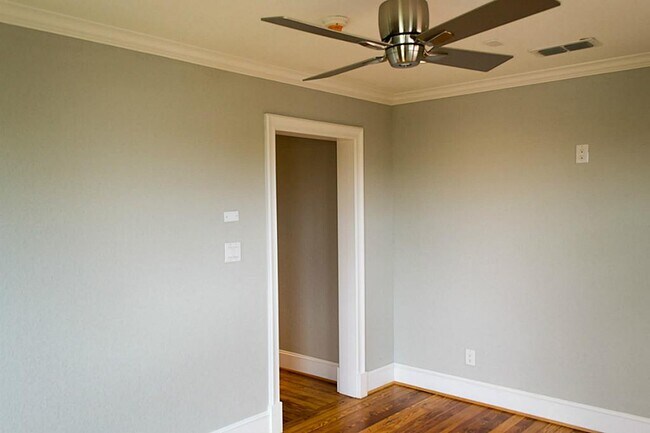 Building Photo - 5545 Navarro St