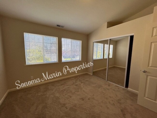 Building Photo - Updated 2-Bedroom, 1.5-Bath Townhouse in S...