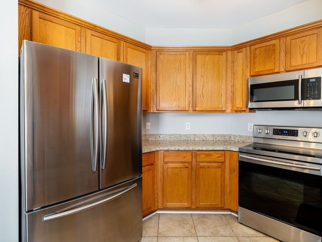 Building Photo - 2 Bedroom 2 Bath Garden Level Condo