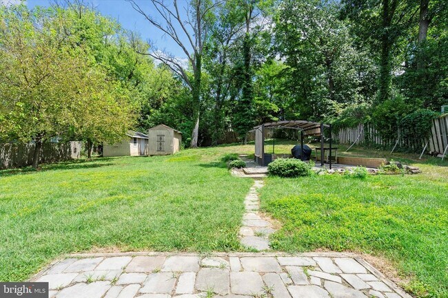 Building Photo - 906 Monroe St