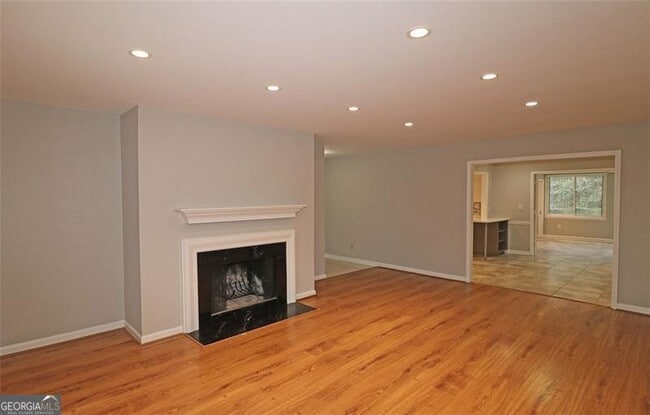 Building Photo - 40 Glenald Way NW