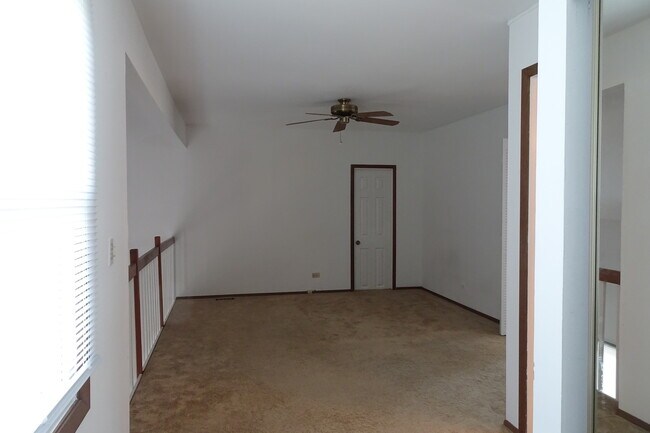 Building Photo - 945 Fieldstone Ct