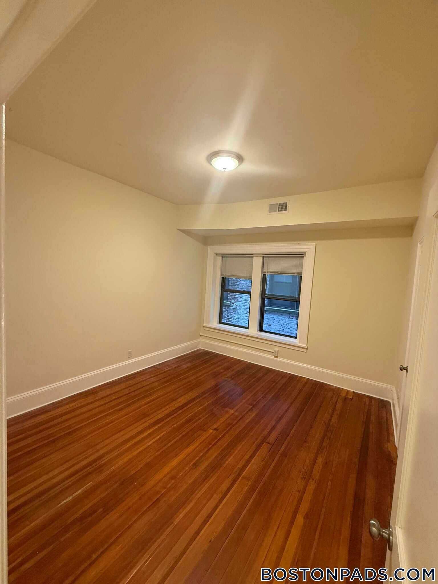 Building Photo - 1463 Beacon St
