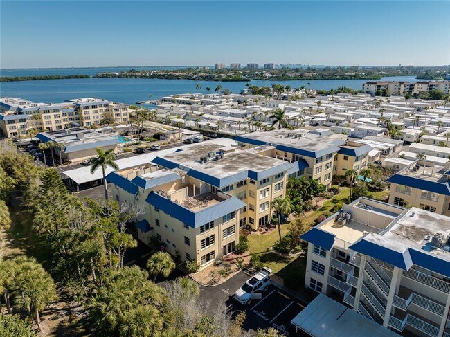 Building Photo - 3806 Gulf of Mexico Dr