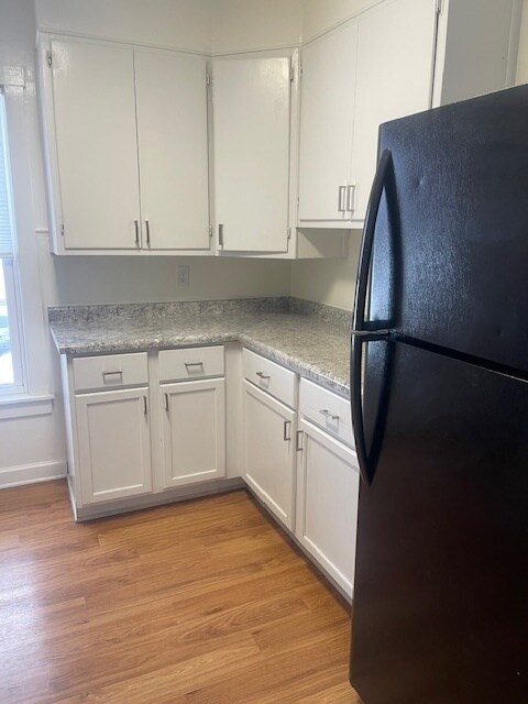 Building Photo - 518 College Ave