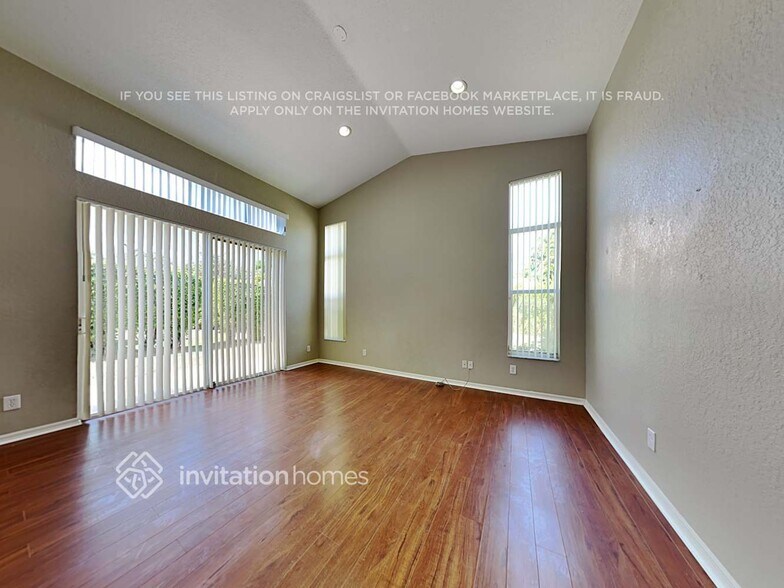 Building Photo - 5842 NW 119th Dr