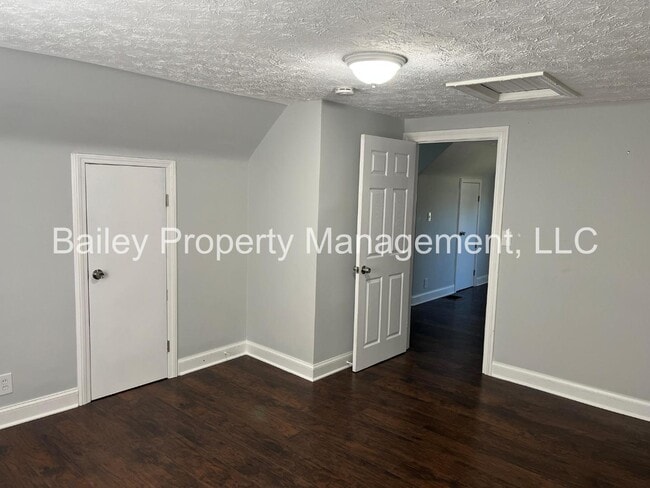 Building Photo - 5710 Barrett Ln