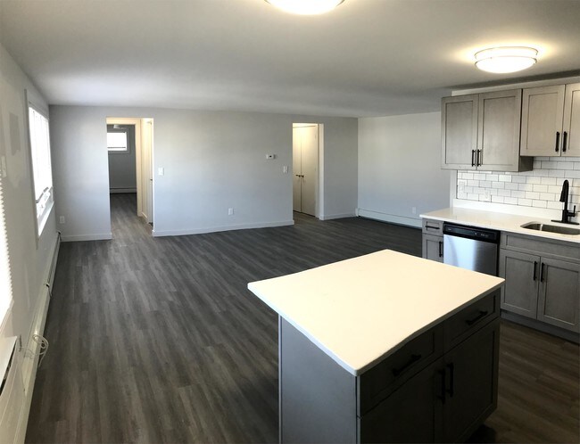 Building Photo - 501 Lake Terrace