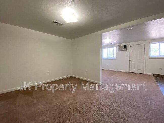 Building Photo - 4000 Ella Ave