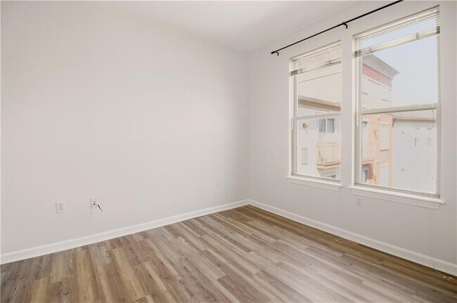 Building Photo - 1000 Providence Pl