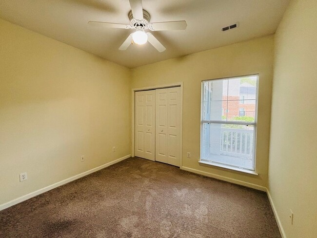 Building Photo - 215 S Knollwood Dr