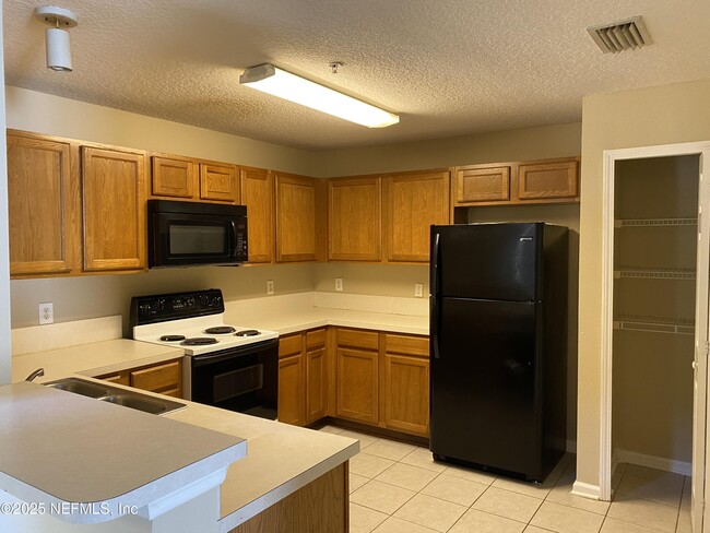 Building Photo - 6100 Maggies Cir