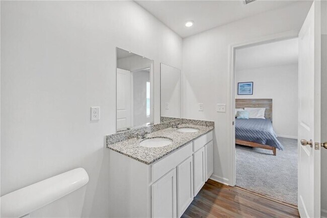 Building Photo - 564 Pemberton St
