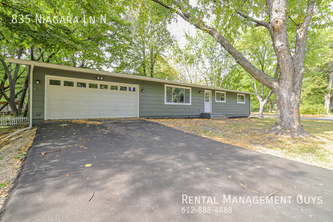 Primary Photo - Stunning 4 Bedroom Home! Wayzata School Di...