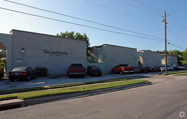 Primary Photo - Town & Country Apartments