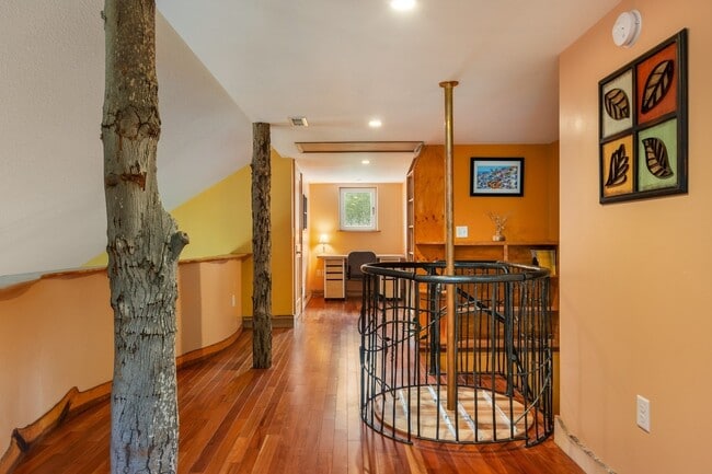 Building Photo - 105 Creative Cove