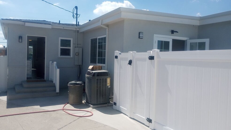 Building Photo - 1907 W 154th Pl