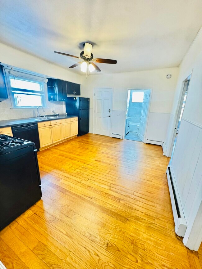 Building Photo - 74 Vernon St