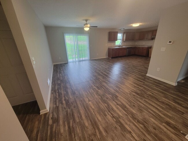 Building Photo - 30 Leah Ct 4BR/2.5BA (Hamilton)