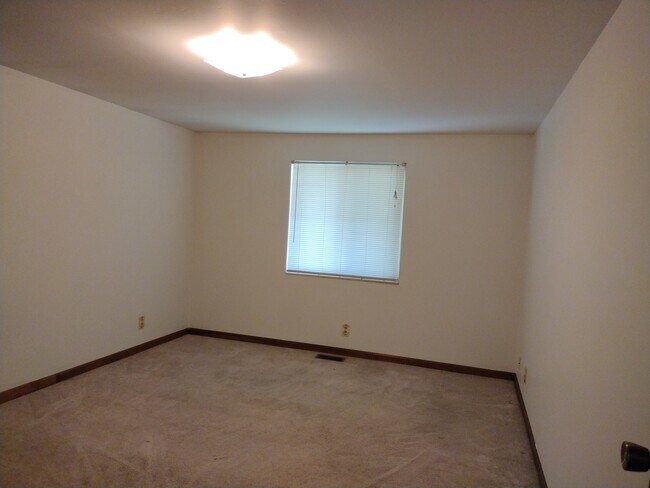 Upstair bedroom #1 - 21164 Woodward St