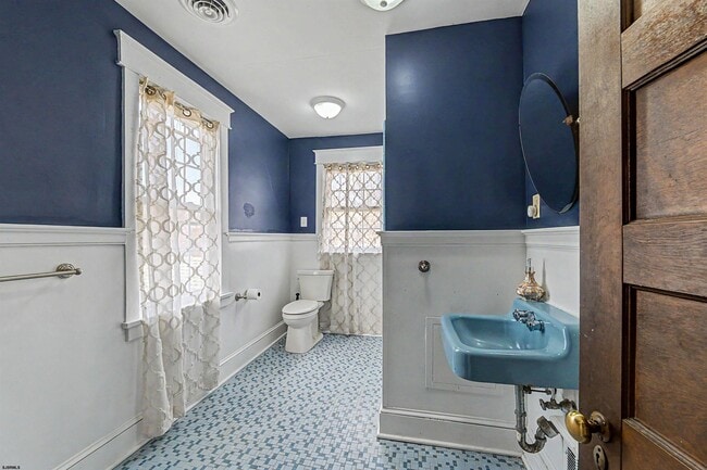 Building Photo - 615 Shore Rd