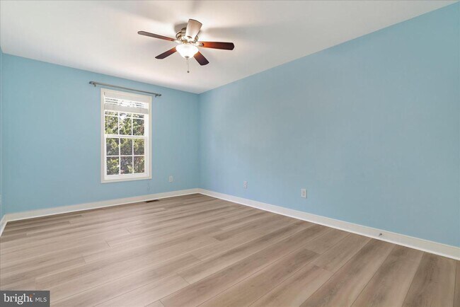 Building Photo - 132A Pineview Ave