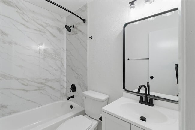 Building Photo - 4333 Thicket Dr