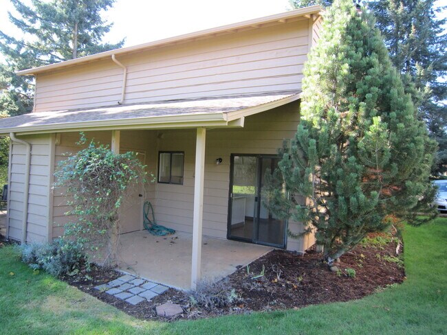 Building Photo - Move-In special! $500 off 1st Months Rent!