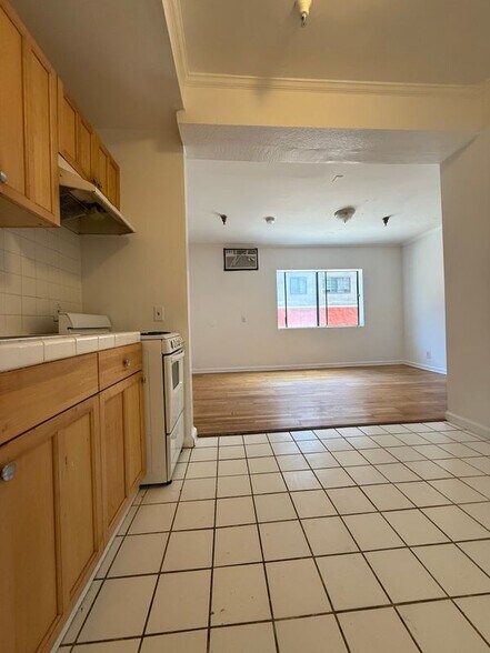Building Photo - 1816 N Gramercy Pl