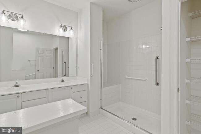 Building Photo - 338 Colony Point Pl