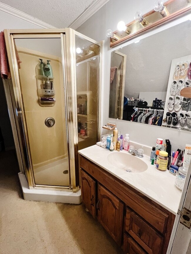 Building Photo - PRELEASING for AUGUST! Close to Campus