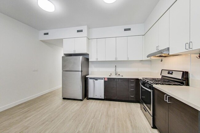 Building Photo - 4435 Piedmont Ave