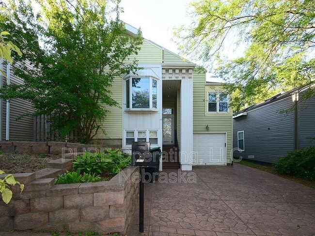 Building Photo - 1217 Pierce St