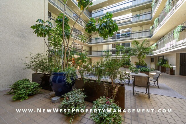 Building Photo - Expansive La Jolla Village 2 Bedroom at De...