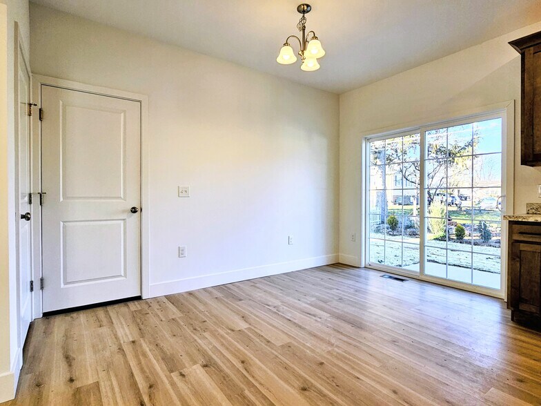 Building Photo - 108 Meadows Bnd