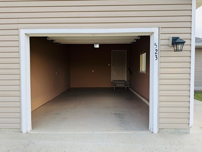 Building Photo - 523 Yellowstone Ave