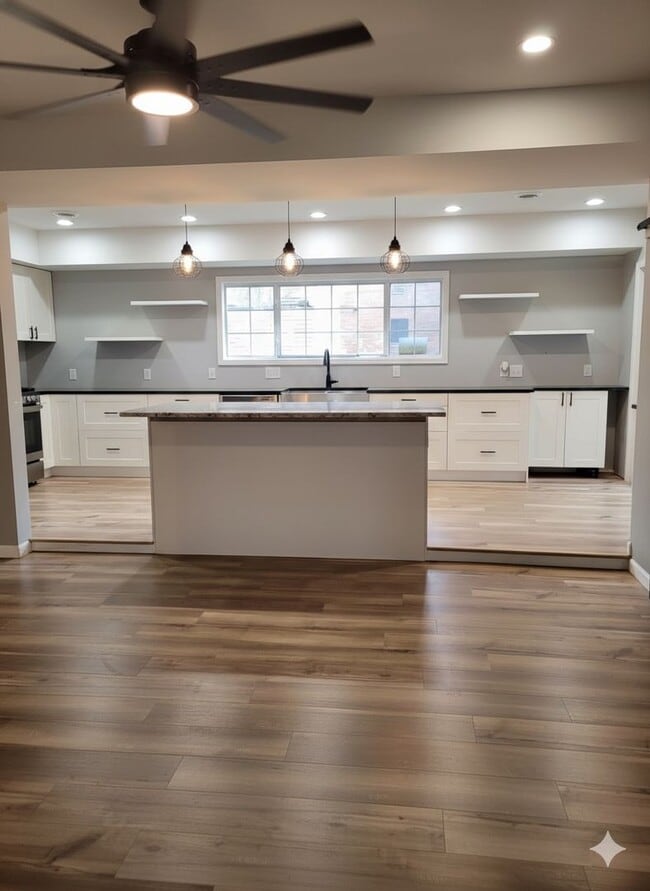Building Photo - Bright, Modern, and Beautifully Updated 3 ...