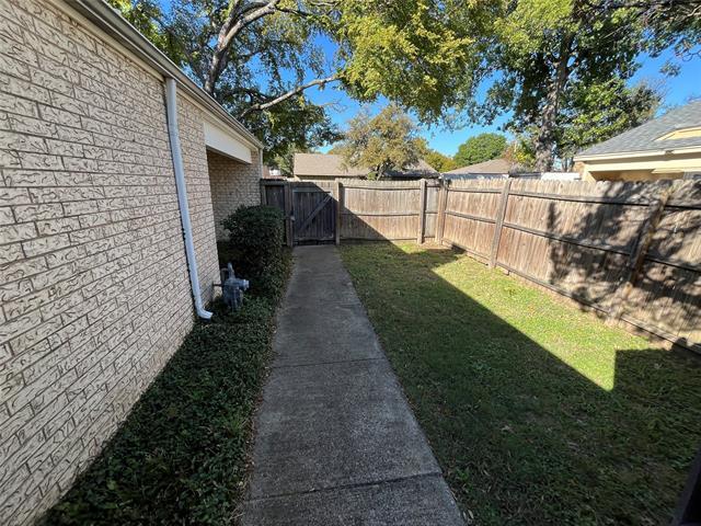 Building Photo - 415 Towne House Ln