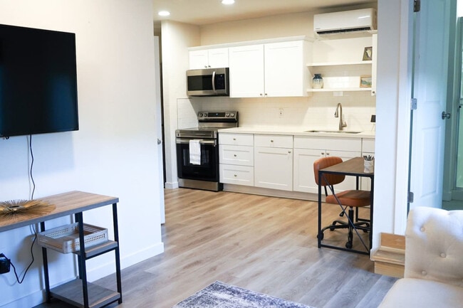 Building Photo - 1078 Cosmo Ave