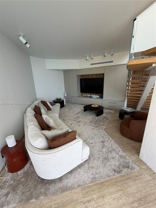 Building Photo - 16425 Collins Ave