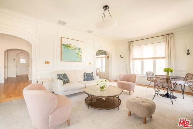 Building Photo - 1424 N Crescent Heights Blvd