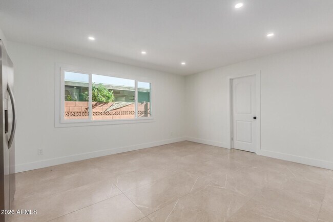 Building Photo - 1103 E Palmcroft Dr