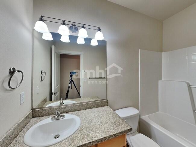 Building Photo - 7337 Rainier Dr