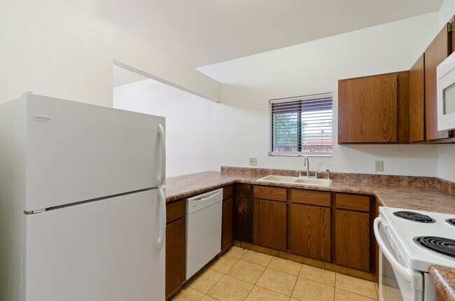Building Photo - Private and Charming 2 Bed 1 Bath house