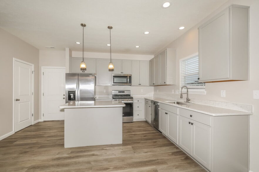 Building Photo - 8169 Bluesage Wy