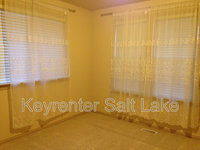 Building Photo - 11637 S Kestrel Rise Rd