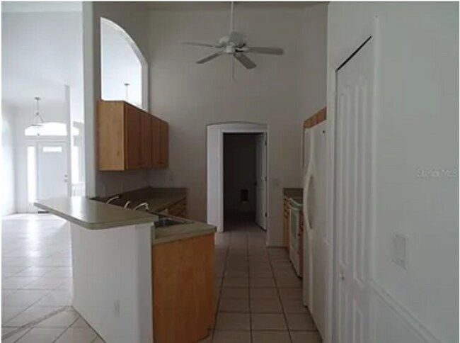 Building Photo - $1,695 ** 3 Bed / 2 Bath * Single Family Home
